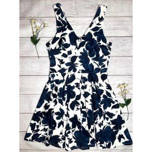 White & Navy Blue Dry Good Soprano Floral Dress size S